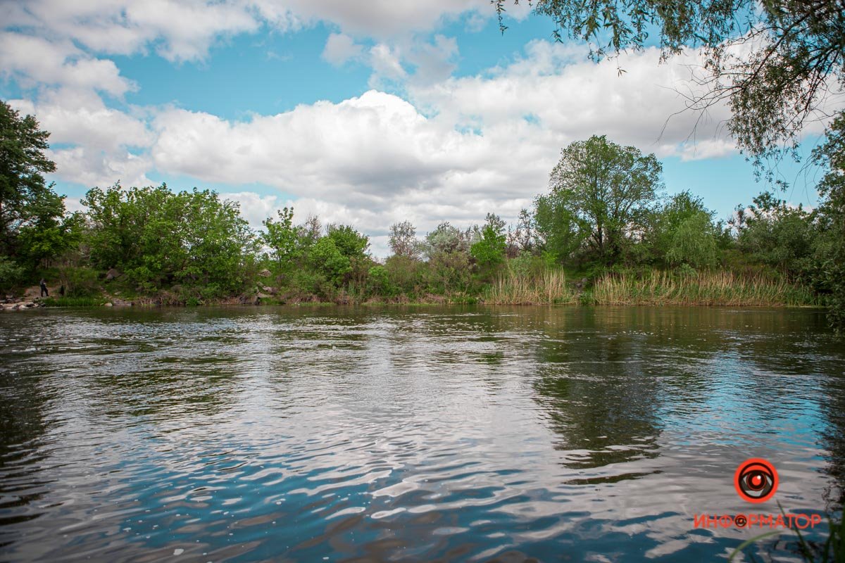 Длина реки — 320 км, площадь водосборного бассейна — 9 800 км²