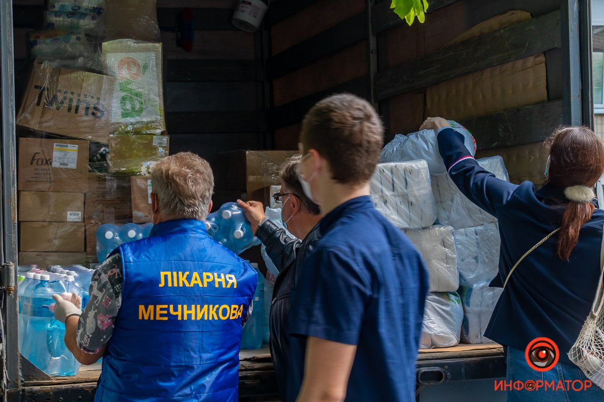 VARUS и EVA передали благотворительную помощь акушерскому отделению больницы Мечникова в Днепре 2