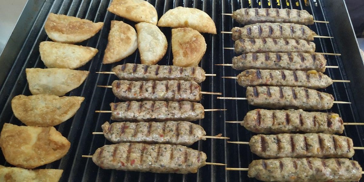 Свежайшие продукты прямо с фабрики: в Днепре на проспекте Героев открывается мясной магазин "Майстерня ковбас" 2