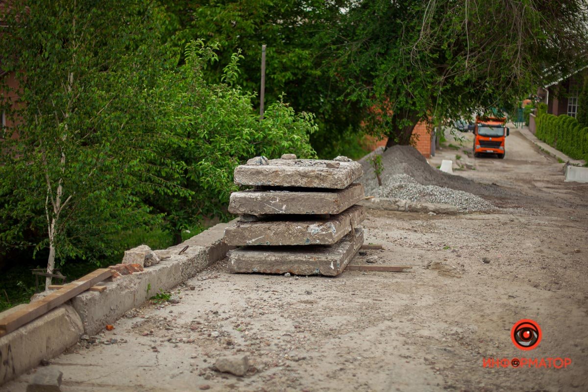 Автомобили двигаются в объезд