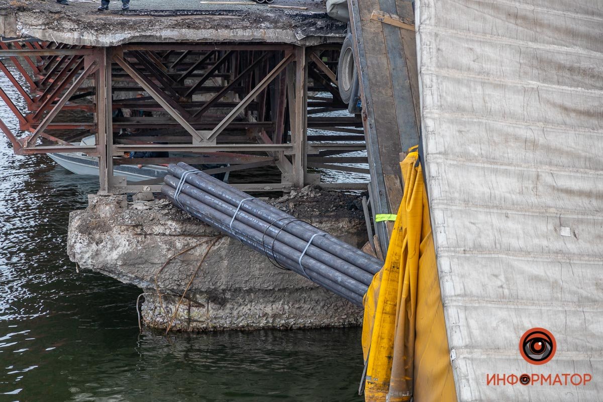 Мост рухнул в 10:30