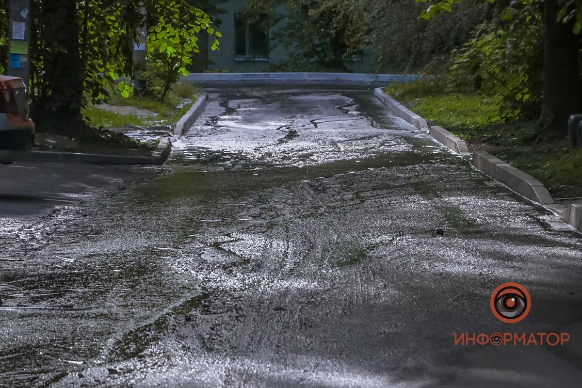 Подобные аварии не раз случались и в соседних дворах Подобные аварии не раз случались и в соседних дворах