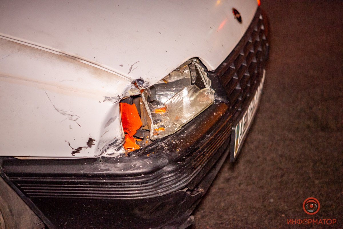 Удар пришелся в правую часть автомобиля