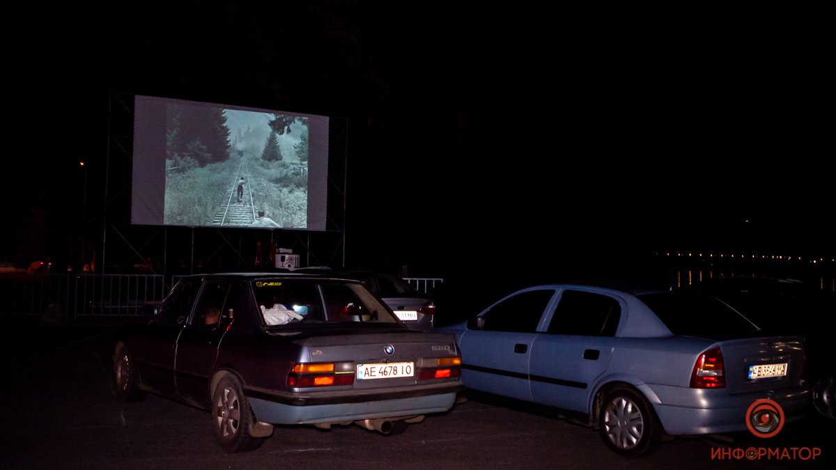 Звук транслировали прямо в радиоприемники