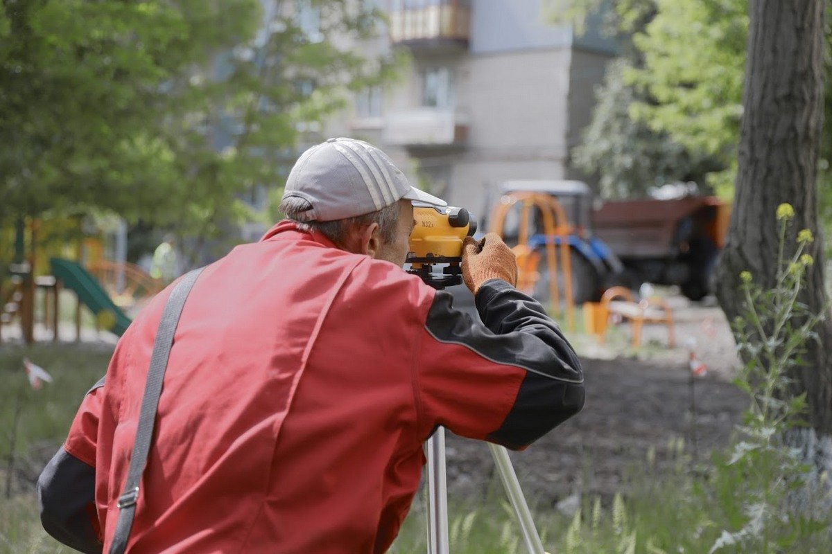 Смежная с площадью улица Яворницкого станет полностью пешеходной Смежная с площадью улица Яворницкого станет полностью пешеходной