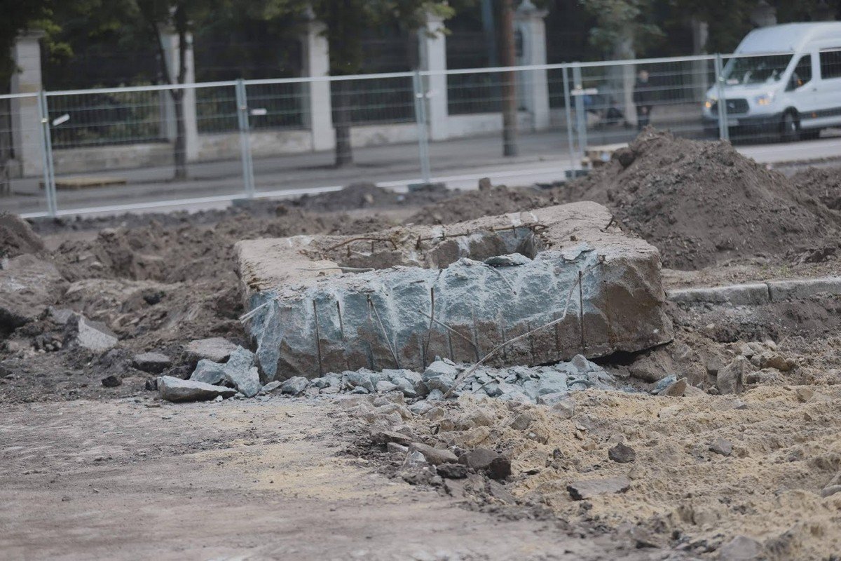 Закончить ремонт на площади Шевченко планируют в сентябре этого года Закончить ремонт на площади Шевченко планируют в сентябре этого года