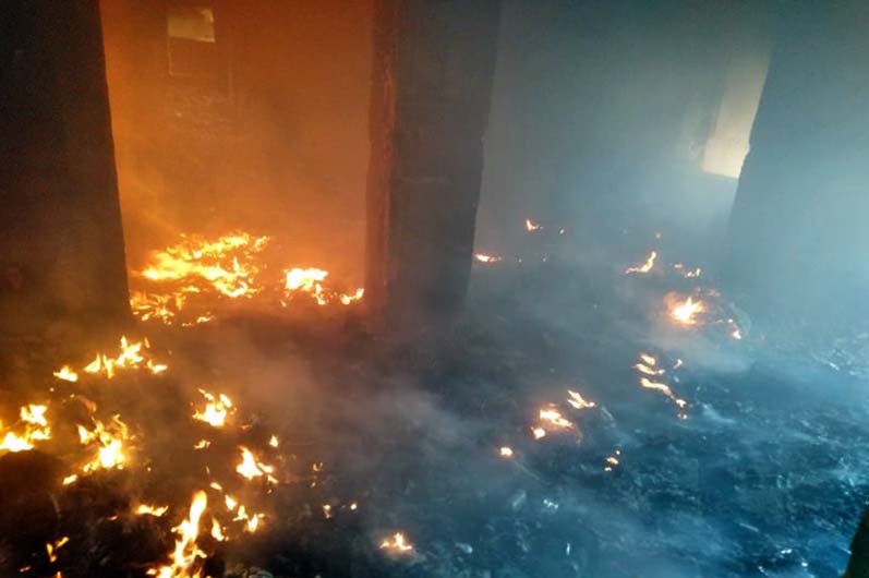 В Днепре полыхало заброшенное здание 3