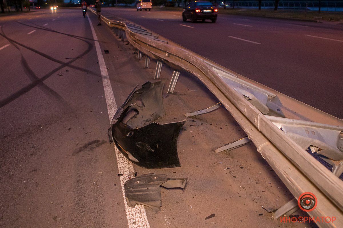 Ограждение изогнуто в двух местах