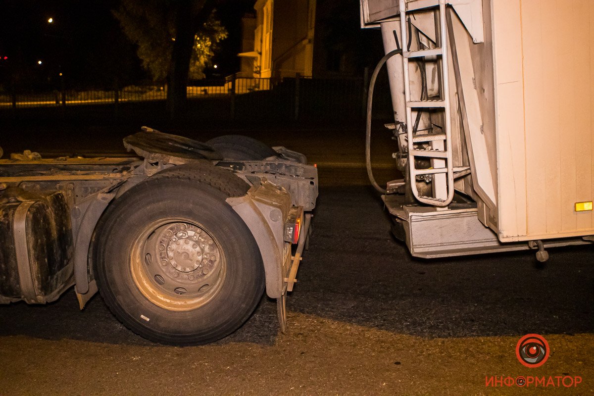 Фуру занесло на встречную полосу движения