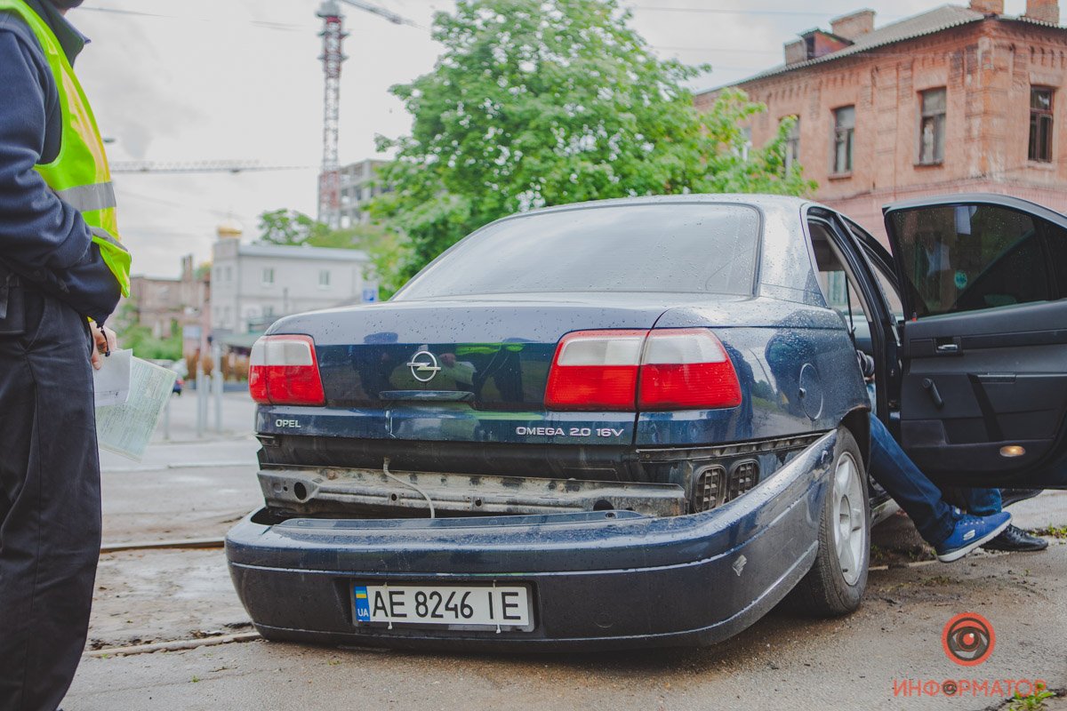 Водитель автомобиля ударился головой и жаловался на боли в груди
