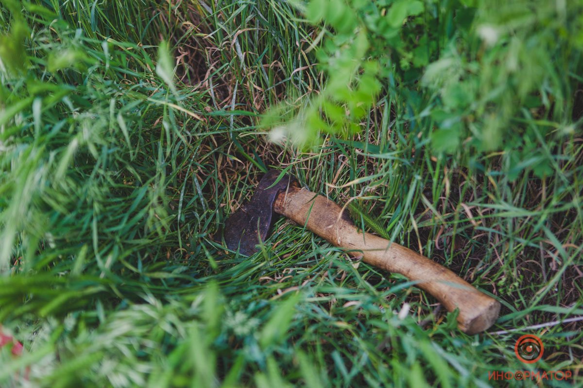 В Днепре мужчина с топором ограбил магазин 1