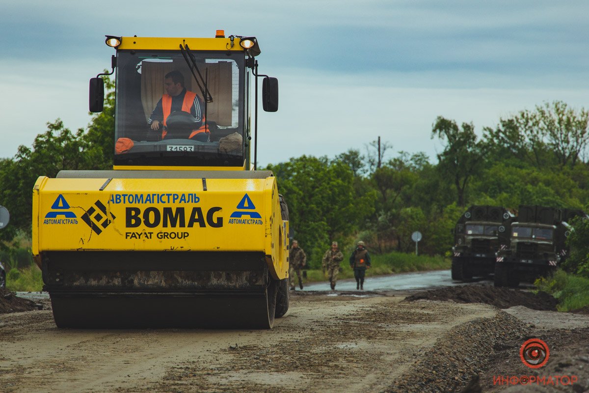 Под Никополем на месте обрушившегося моста открыли понтонную переправу 1