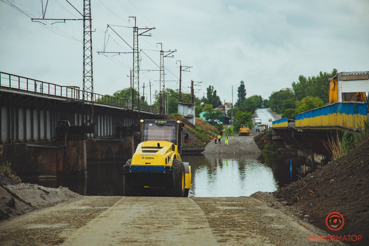 Под Никополем на месте обрушившегося моста открыли понтонную переправу 2