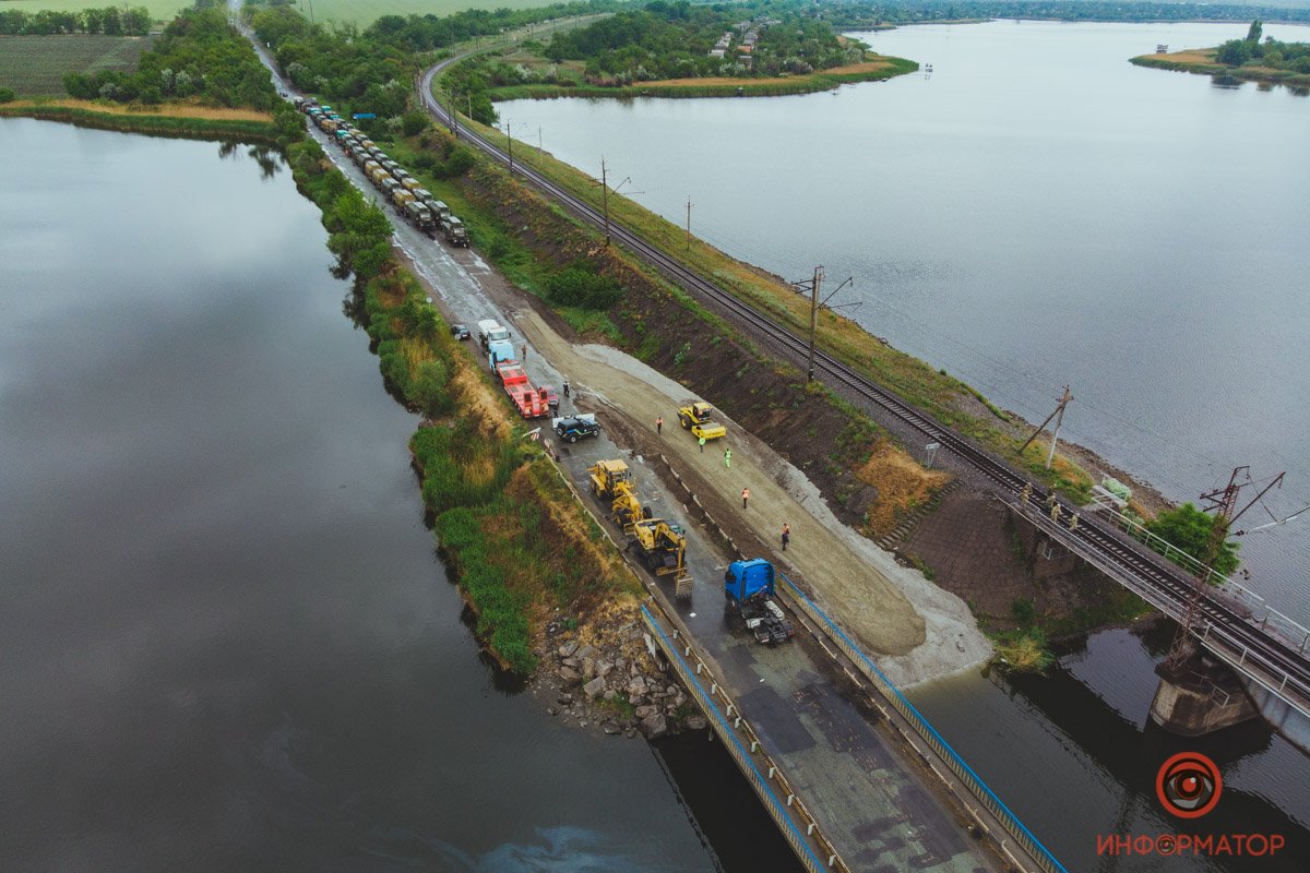 Под Никополем на месте обрушившегося моста открыли понтонную переправу 5