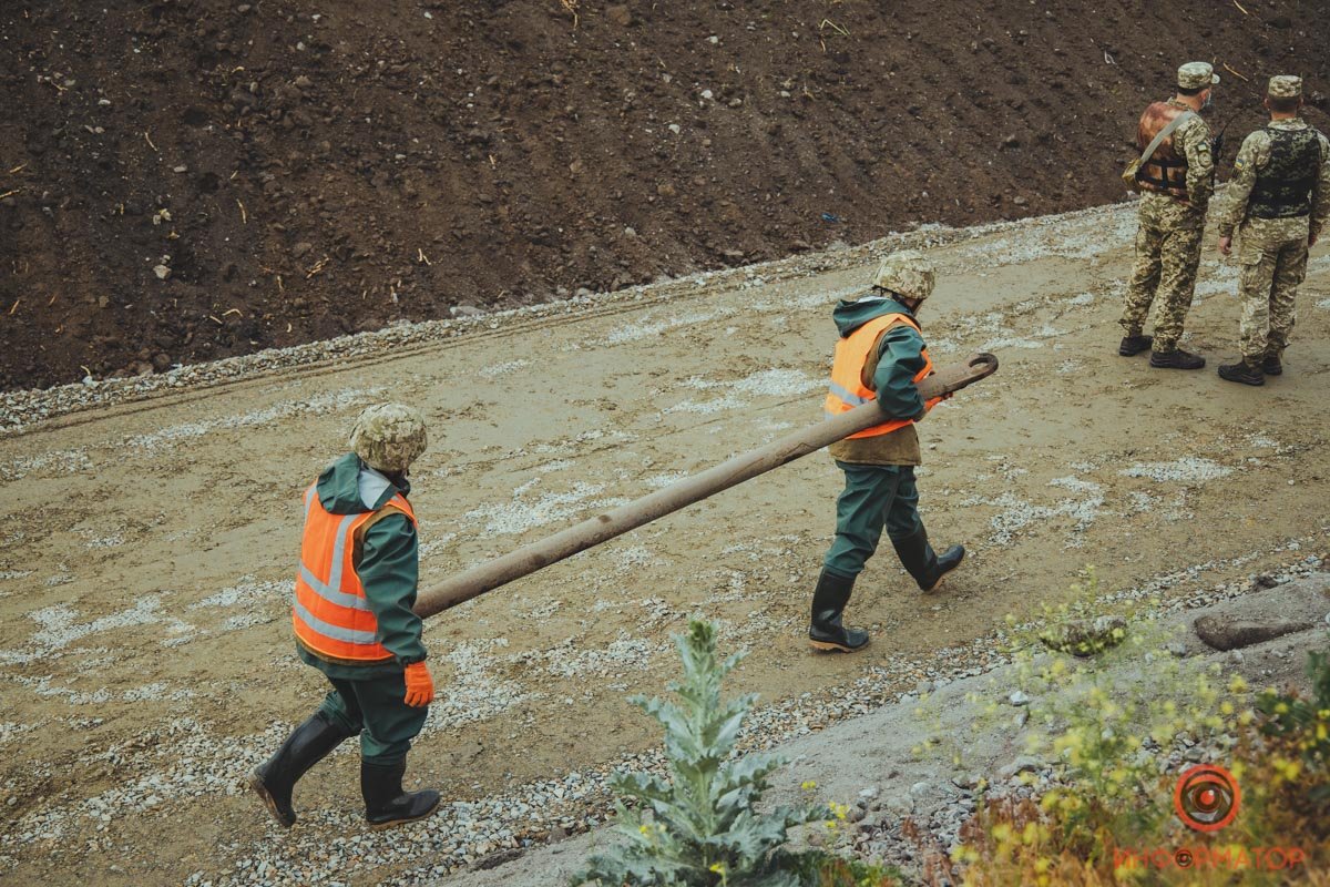 Под Никополем на месте обрушившегося моста открыли понтонную переправу 8