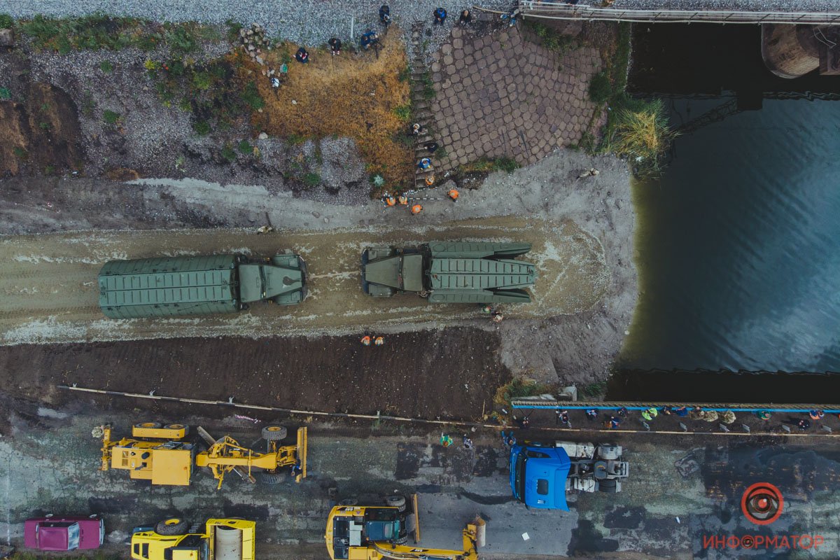 Под Никополем на месте обрушившегося моста открыли понтонную переправу 9