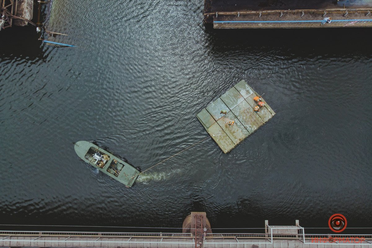 Под Никополем на месте обрушившегося моста открыли понтонную переправу 21