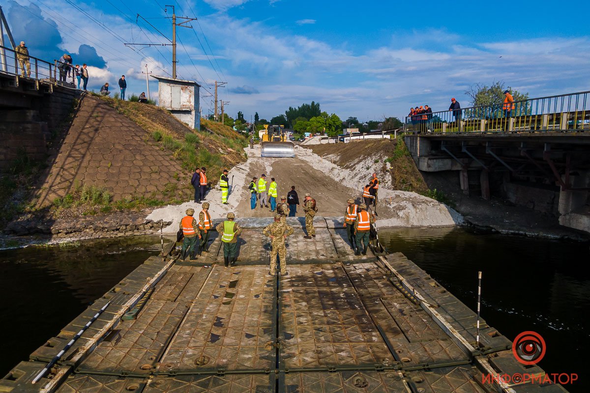 Под Никополем на месте обрушившегося моста открыли понтонную переправу 26