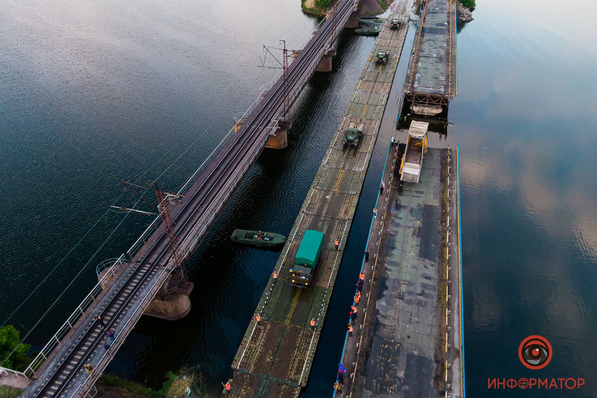 Под Никополем на месте обрушившегося моста открыли понтонную переправу 31