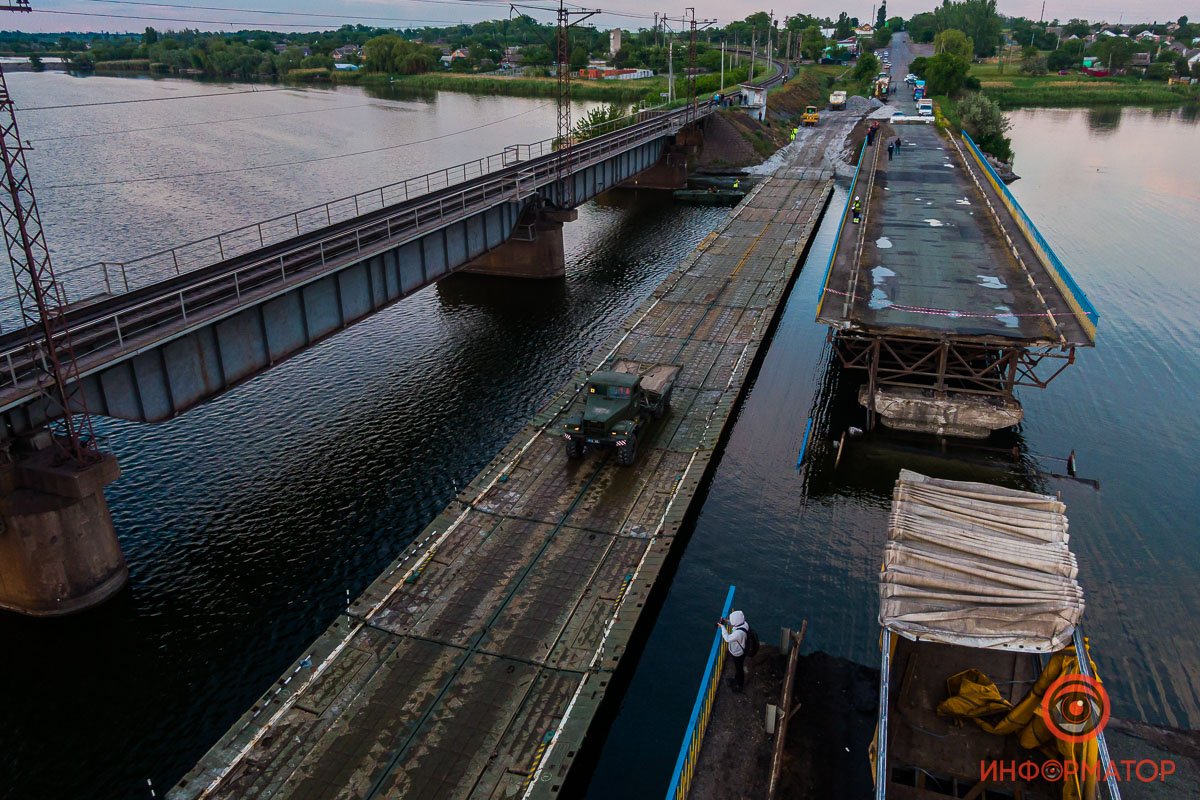 Под Никополем на месте обрушившегося моста открыли понтонную переправу 32