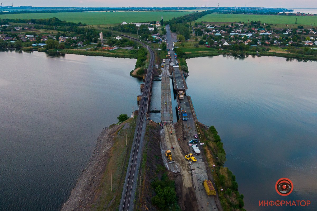 Под Никополем на месте обрушившегося моста открыли понтонную переправу 33
