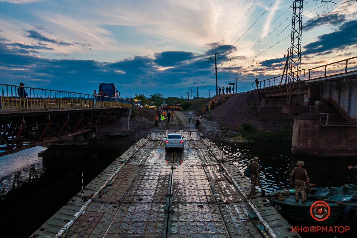 Под Никополем на месте обрушившегося моста открыли понтонную переправу 34