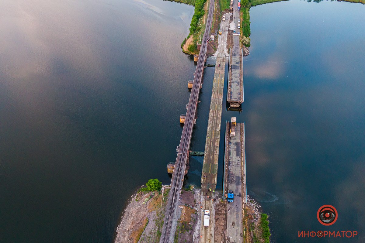 Под Никополем на месте обрушившегося моста открыли понтонную переправу 38