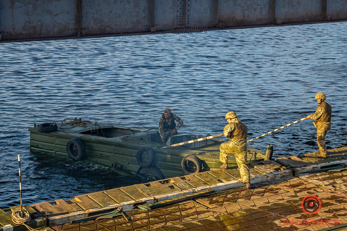 Под Никополем на месте обрушившегося моста открыли понтонную переправу 41