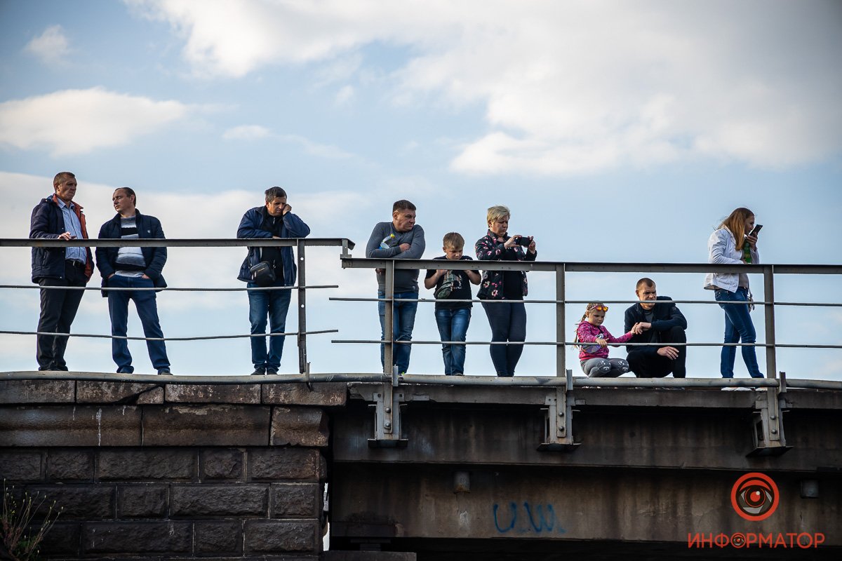 Под Никополем на месте обрушившегося моста открыли понтонную переправу 46