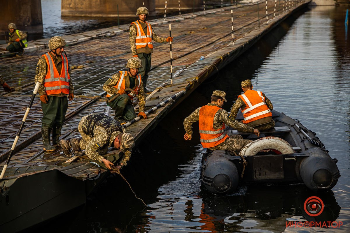 Под Никополем на месте обрушившегося моста открыли понтонную переправу 52