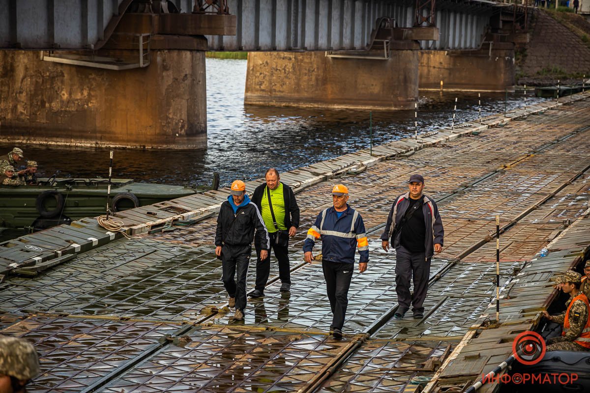 Под Никополем на месте обрушившегося моста открыли понтонную переправу 58