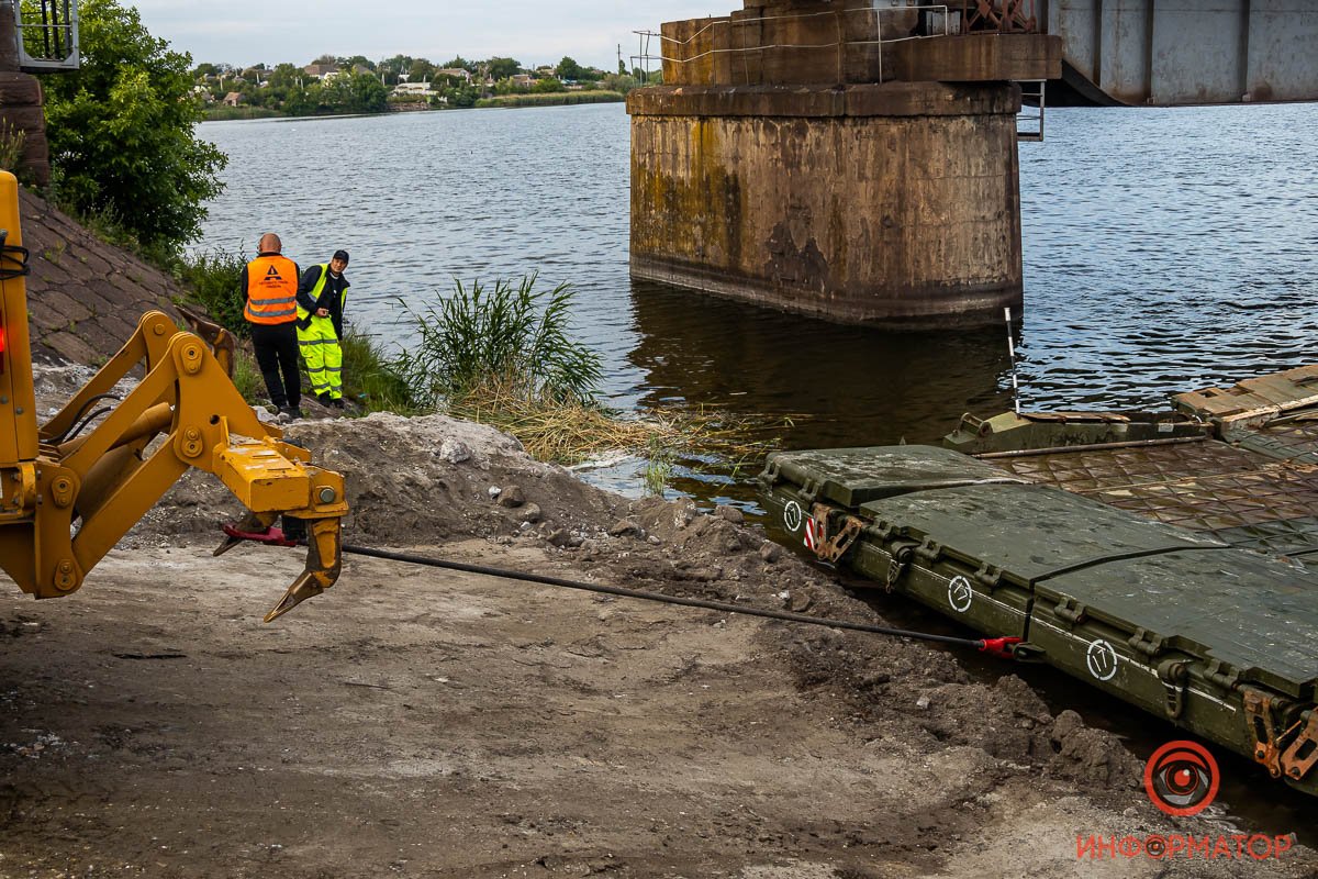 Под Никополем на месте обрушившегося моста открыли понтонную переправу 59