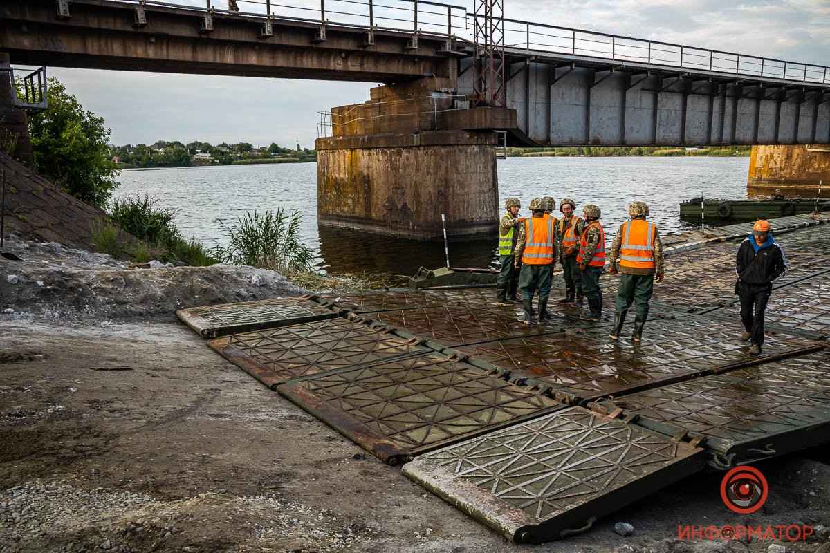 Под Никополем на месте обрушившегося моста открыли понтонную переправу 61