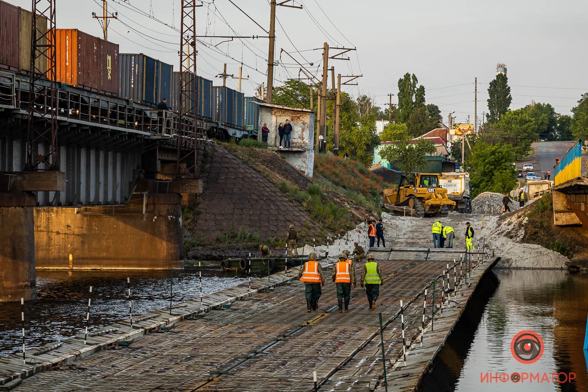 Под Никополем на месте обрушившегося моста открыли понтонную переправу 63