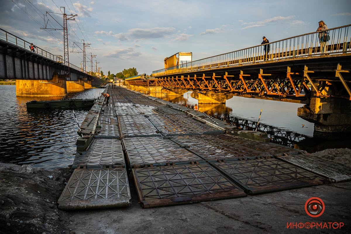 Под Никополем на месте обрушившегося моста открыли понтонную переправу 64