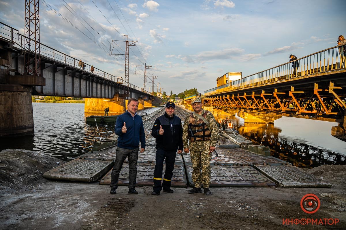 Под Никополем на месте обрушившегося моста открыли понтонную переправу 65