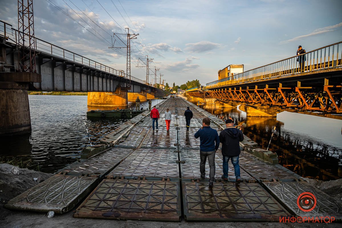 Под Никополем на месте обрушившегося моста открыли понтонную переправу 66