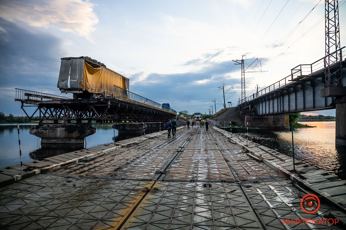 Под Никополем на месте обрушившегося моста открыли понтонную переправу 71