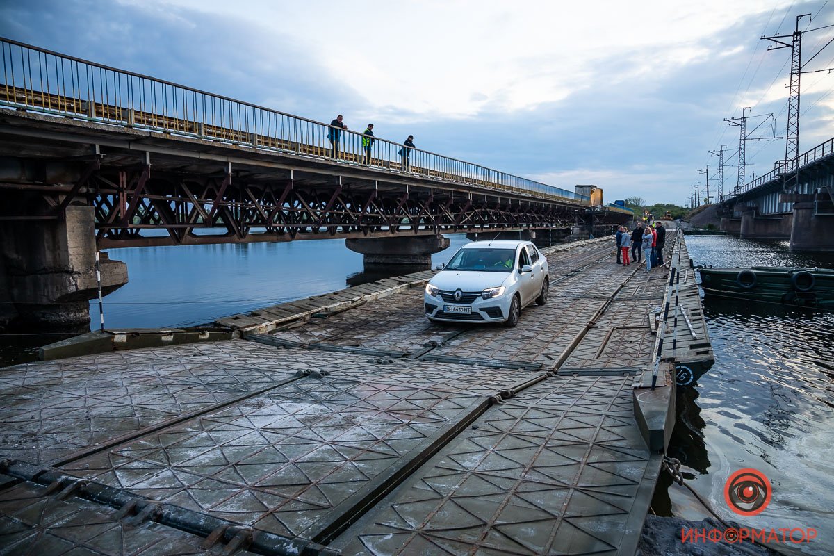 Под Никополем на месте обрушившегося моста открыли понтонную переправу 73