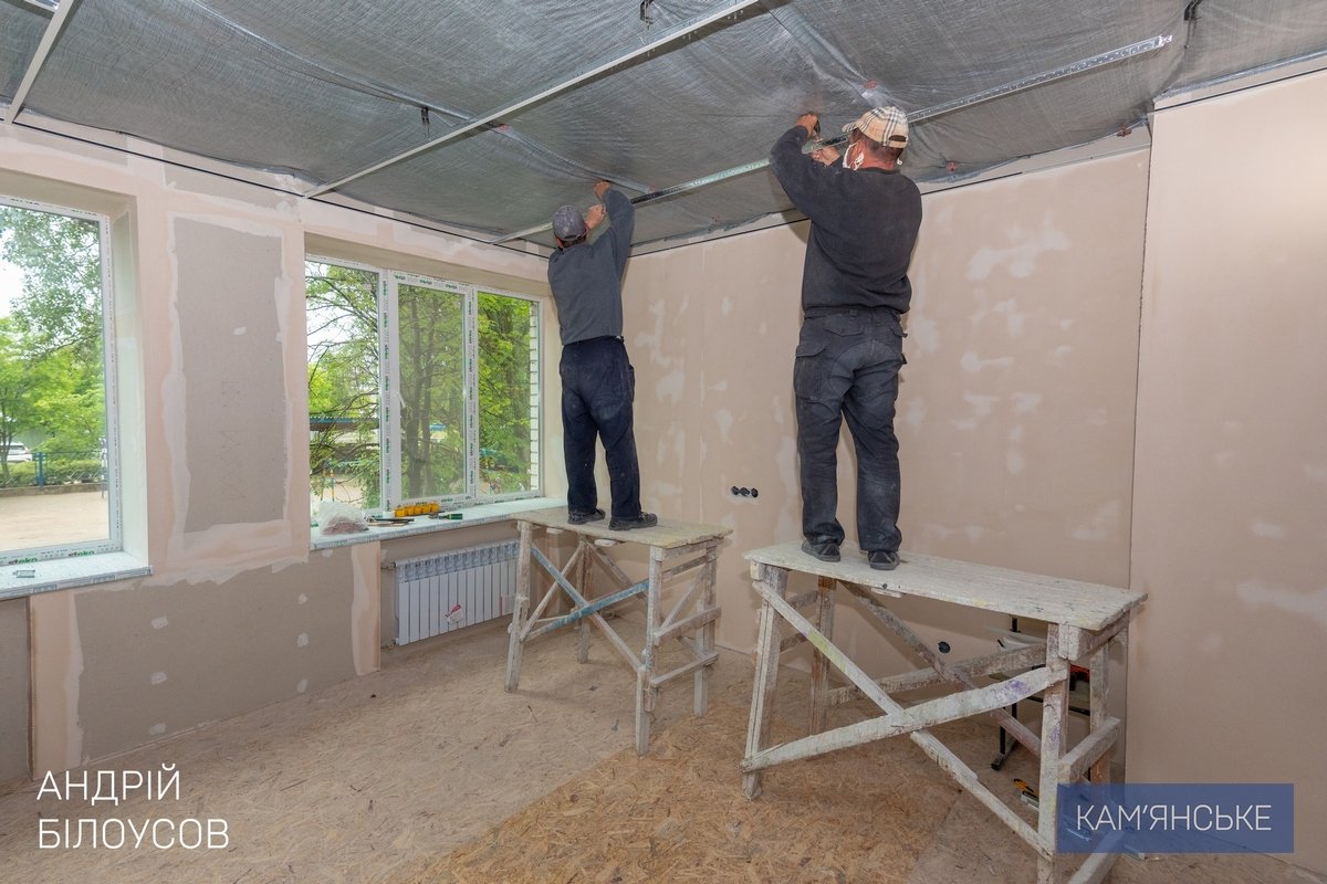 В Каменском ремонтируют учреждения образования 6