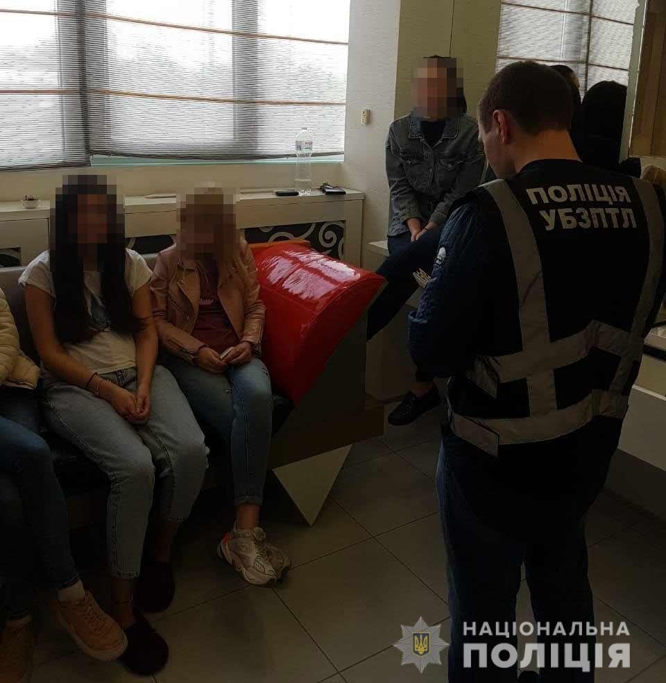 В Днепре обнаружили три нелегальные порностудии 1