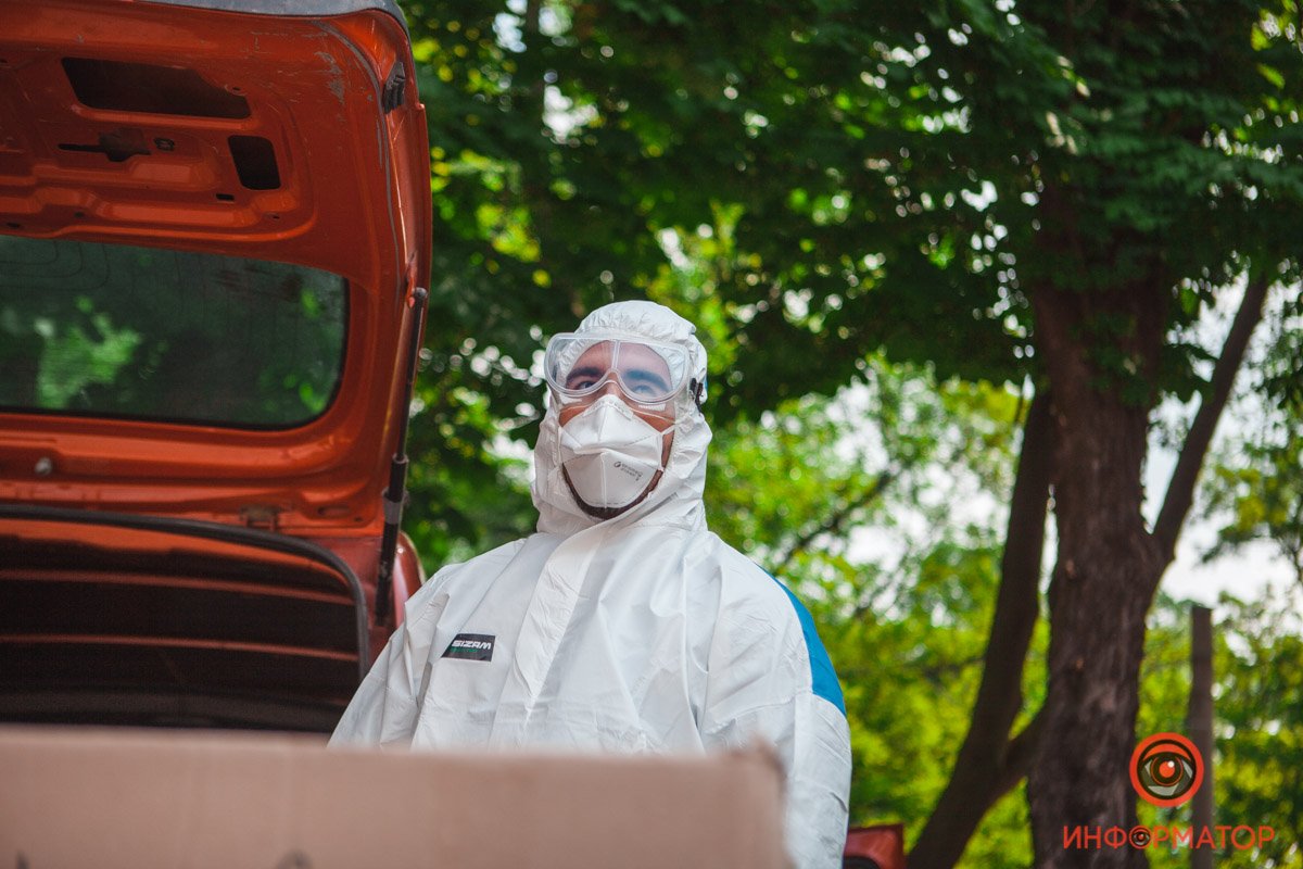 Количество тестов вырастет в 4 раза: БФ Kiddo и компания "МИРОПЛАСТ" передали современное оборудование Днепропетровскому лабораторному центру 4