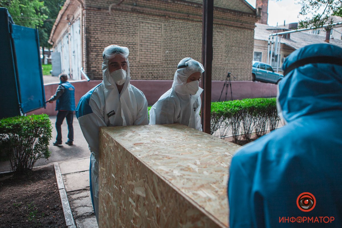 Количество тестов вырастет в 4 раза: БФ Kiddo и компания "МИРОПЛАСТ" передали современное оборудование Днепропетровскому лабораторному центру 7