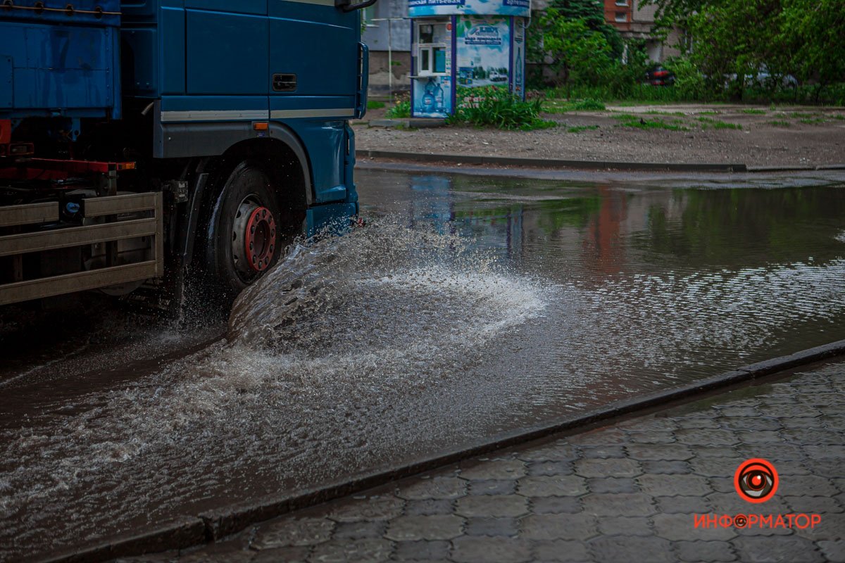 Затоплена проезжая часть