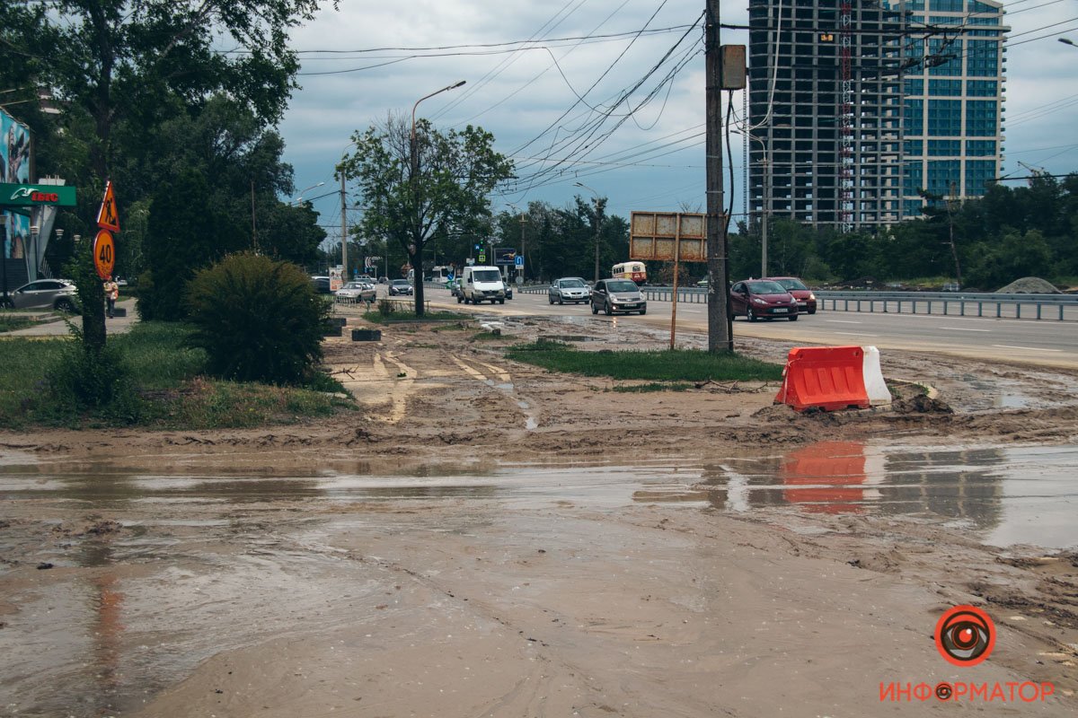 Грязь выносит на проезжую часть Грязь выносит на проезжую часть