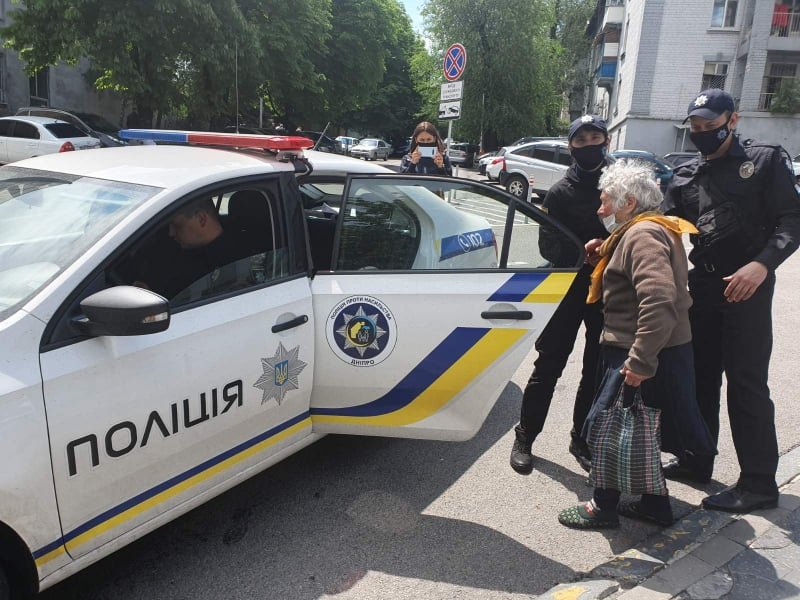 83-летняя женщина сбежала в Днепр от сына, который ее бьет 2
