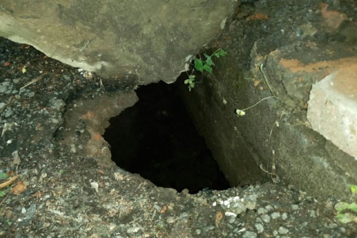 Образовалась дыра