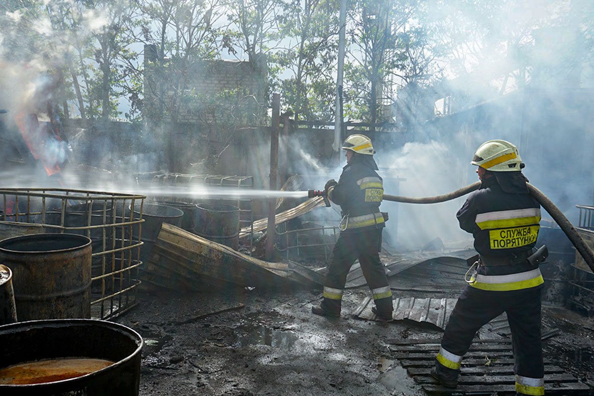 Спасатели час тушили возгорание