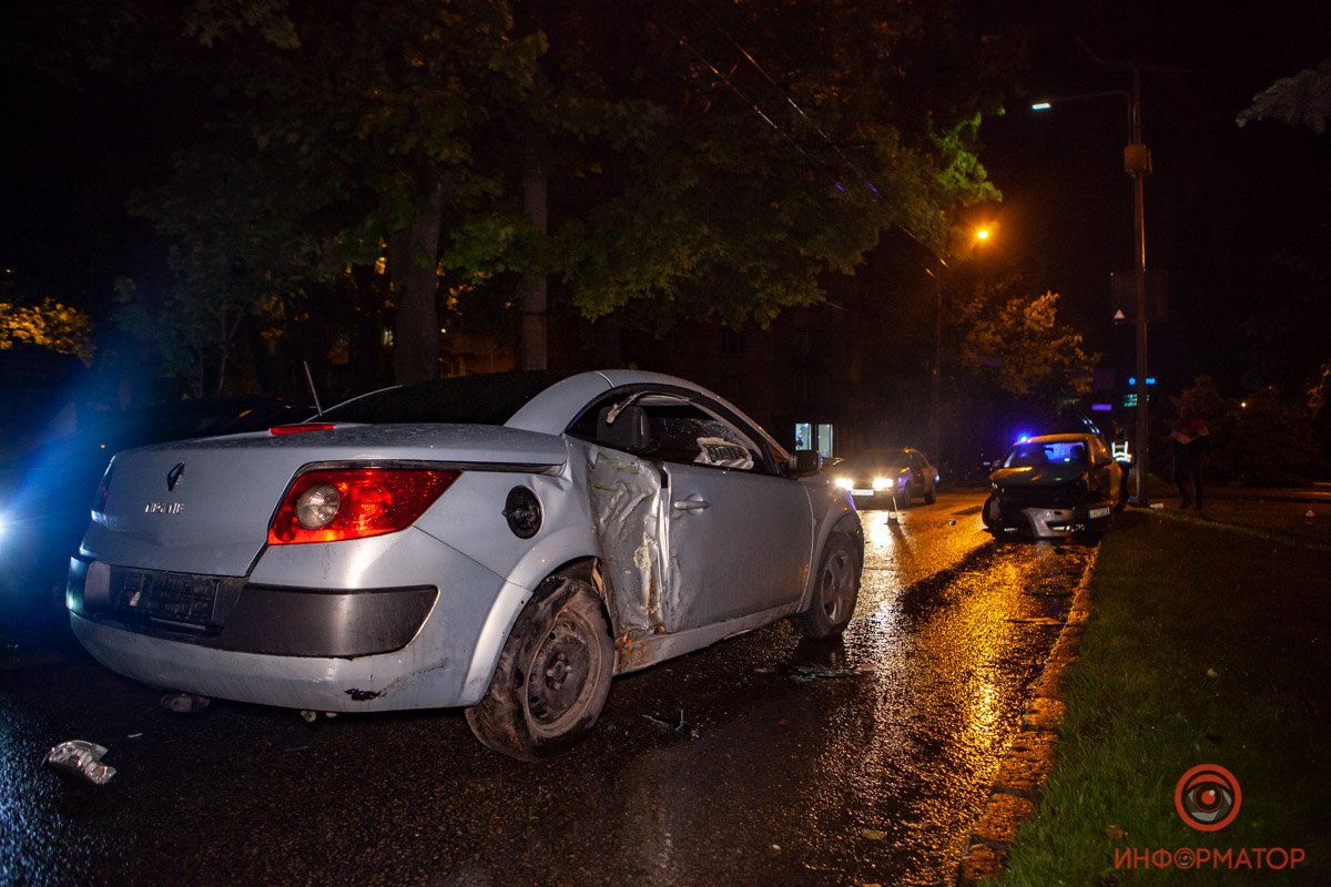 От удара автомобиль развернуло От удара автомобиль развернуло