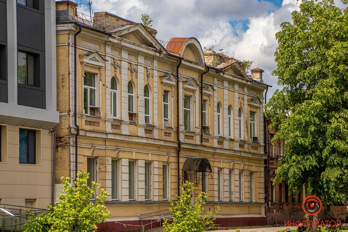 Все ярче становятся фасады Все ярче становятся фасады